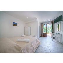Wonderbox Soggiorno di una notte con cena in agriturismo in provincia di Catania - Cofanetti regalo Minissale Farmhouse è un agriturismo situato a 