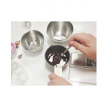Wonderbox Atelier DIY maquillage à Lyon (69) - Idée cadeau L'atelier DIY maquillage naturel est organisé autour de la création de rouge à lèvres et de