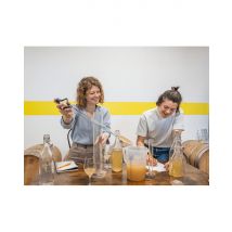 Wonderbox Atelier assemblage de vin à Courbevoie (92) - Idée cadeau Découvrez l'assemblage des vins et réalisez votre propre bouteille avec Antoine et