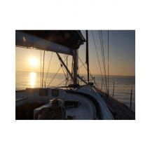 Wonderbox Croisière "Sunset" en voilier sur le bassin d'Arcachon - Idée cadeau La vue d'un coucher de soleil est toujours une expérience incroyable. 
