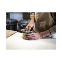 Wonderbox Atelier céramique modelage d'un mug près de Tours (37) - Idée cadeau Anne céramiste passionnée de son métier, vous accueille pour un atelier