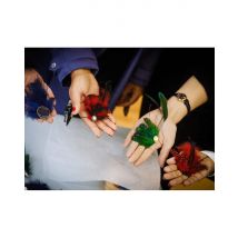 Wonderbox Atelier création d'une broche en plumes à Paris 5ème - Idée cadeau Nery styliste et modéliste passionnée de la mode, vous accueille dans sa 
