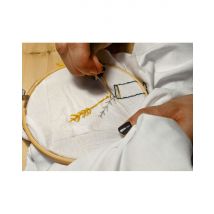 Wonderbox Atelier broderie sur tee-shirt à Toulouse (31) - Idée cadeau Participez à un atelier de broderie avec Fanny pour personnaliser un t-shirt 