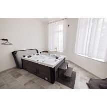 Wonderbox Un accès au spa au Château de La Bouchatte dans l'Allier - Idée cadeau À Chazemais, dans l'Allier, plongez dans l'élégance et le charme du 
