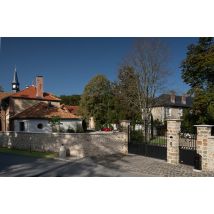 Wonderbox Un séjour en gîte avec accès spa dans les Yvelines - Idée cadeau Plongez dans l'élégance historique au Clocher de la Duchesse, une demeure 