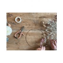 Wonderbox Atelier création couronne en fleurs séchées à Mouvaux (59) - Idée cadeau Créez une couronne en fleurs séchées lors d’un atelier apaisant et 