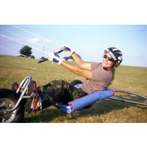 Wonderbox 1 lezione di kite wellness per una persona nelle Marche - Cofanetti regalo Trainato dal vento a bordo di un veicolo a tre ruote su un 