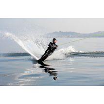 Wonderbox Ski nautique - Sud de la Corse - Idée cadeau Le ski nautique apporte de belles sensations de glisse dès les premières minutes de pratique. 