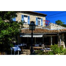 Wonderbox Un repas dans un cadre champêtre à l'Auberge de Tavel (30) - Idée cadeau Ancienne école au cœur du village de Tavel, célèbre pour son vin 