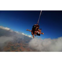 Wonderbox Saut en parachute en tandem dans la Somme - Idée cadeau Adepte des sensations fortes ? Offrez-vous un moment inoubliable hors du temps, 