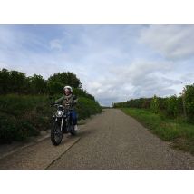 Wonderbox Location de moto électrique à Selestat (67) - Idée cadeau Enfourchez votre moto électrique pour partir à la découverte des nombreux trésors 