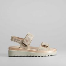 Sandalia cuña dorada brillos COMFEET