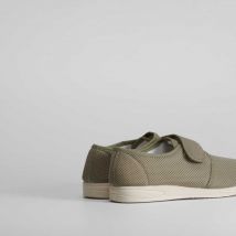 Zapatilla con velcro cómoda de COMFEET