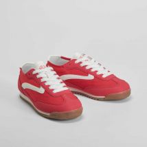 Sneaker retro roja NYC