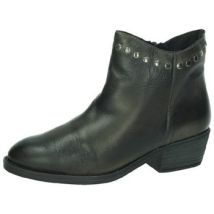 Boots Aback -