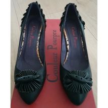 Chaussures escarpins Couleur Pourpre Escarpins en cuir noir Couleur Pourpre