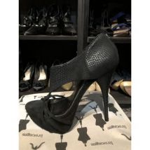 Chaussures escarpins schuh Escarpins / sandales en cuir noir marque « schuh » taille 38 tal
