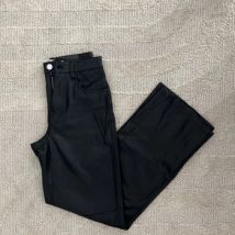 Pantalons droit Bershka Pantalon en similicuir Bershka