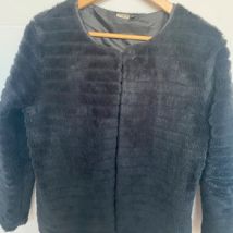 Veste La City Veste fausse fourrure sans poche fermé avec crochets
