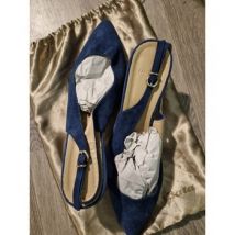 Chaussures escarpins Bata Escarpins bleus en velours