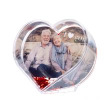 Bola de Nieve forma Corazón para San Valentín - Regalo día de los Enarmoados - 4,5 x 9 cm - Bola de Plástico con pequeños Corazones rojos