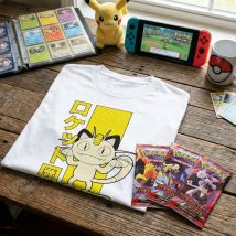 Pokémon Team Rocket Meowth T-Shirt & Pokémon TCG Bundle - 3 x Destined Rivals Booster Packs - XL