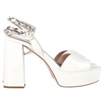 Miu Miu Platform Enkellaarsjes met Enkelriempje in Wit Patentleer