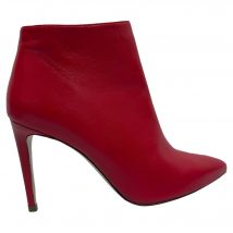 Stuart Weitzman Puntige Hakken Enkelbooties in Rood Leer