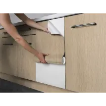 Cinta de pared y muebles en roble claro