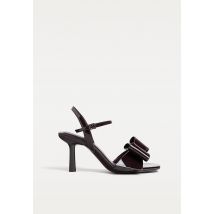 Stradivarius Sandales nœud cuir verni  MARRON 35