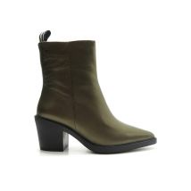 Maruti Gisele leather
