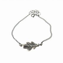 Bransoletka na łańcuszku z listkiem dębowym szarym