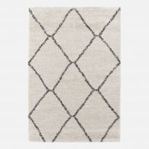 Shaggy interior rug, white and black,