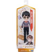 Wizarding World | Bambola articolata Harry Potter 20cm | Bacchetta e divisa di Hogwarts inclusa | Collezione Harry Potter | Per bambini dai 5 anni in su, Gioco figura