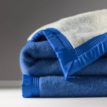 Couverture bicolore pure laine 600 g/m² - Bleu - Laine/satin - Ourson - Blancheporte