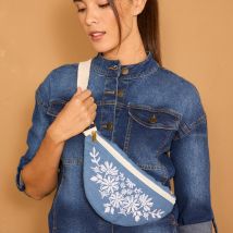 Sac banane effet jean, brodé et zippé - Blancheporte