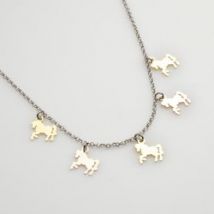 Collana girocollo con cavalli pendenti