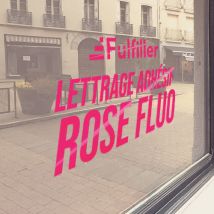 Lettrage adhésif rose fluo avec film de pose pour vitrine - Fulfiller.com