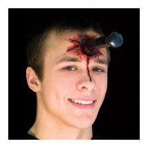 Faux couteau planté dans la peau