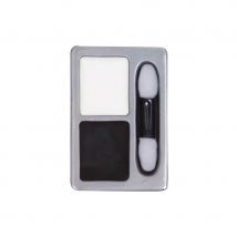 Fond de teint noir et blanc avec applicateur