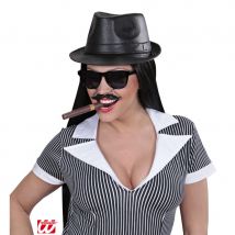 Lunettes noires et moustaches