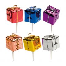 Petits cadeaux de Noël sur pic pour bûche