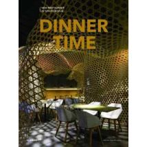 Dinner time. New restaurant interior design. Ediz. a colori