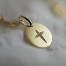 Pendentif mini croix moderne