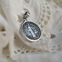 Médaille Saint Benoit - En - Laudate