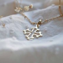 Pendentif Croix solidarité ajourée