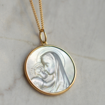 Médaille de baptême Vierge à l'enfant rayonnant nacre - En Or - Laudate