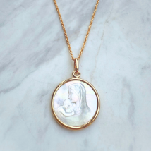 Médaille Vierge Mère nacre - En Or - Laudate