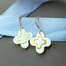 Boucles d'oreilles Croix Romane Nacre et Or
