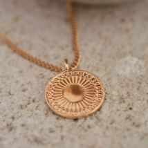Pendentif Soleil plaqué or - En Or - Laudate